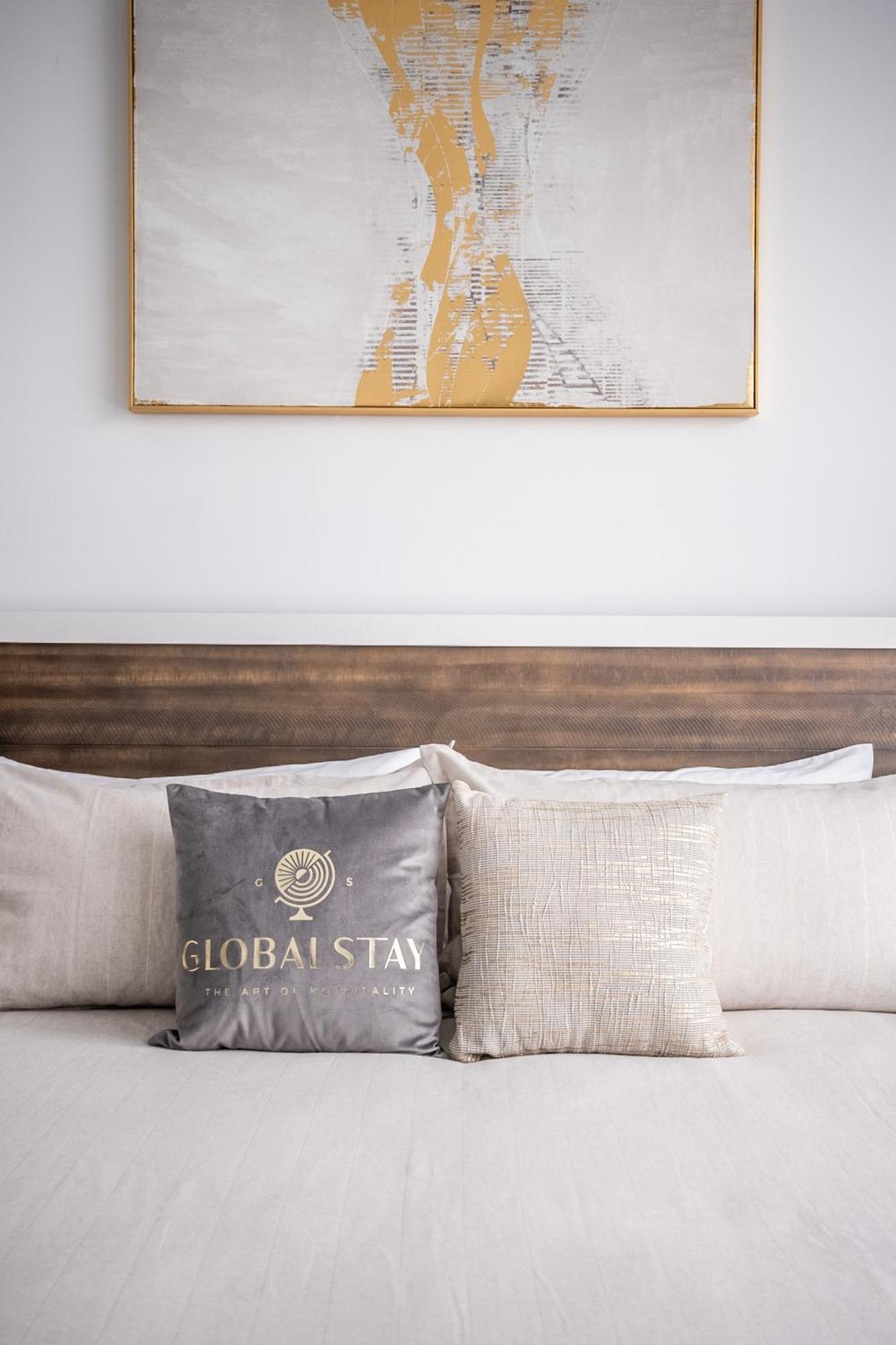 Fancy Downtown House With Hot Tub & Bbq By Globalstay Toronto Exterior foto